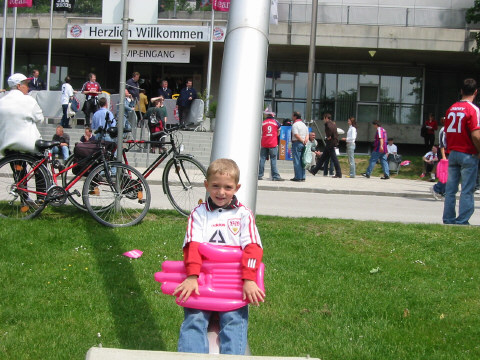 Marcel vor dem VIP-Eingang