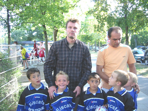 Thomas Helmer mit den Kinder
