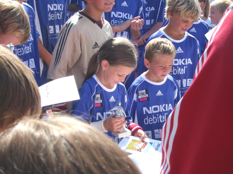 Matea ganz stolz laut Michael Rummenigge wird sie Fu&szlig;ballprofi oder Thomas Gottschalk ihr Nachfolger 